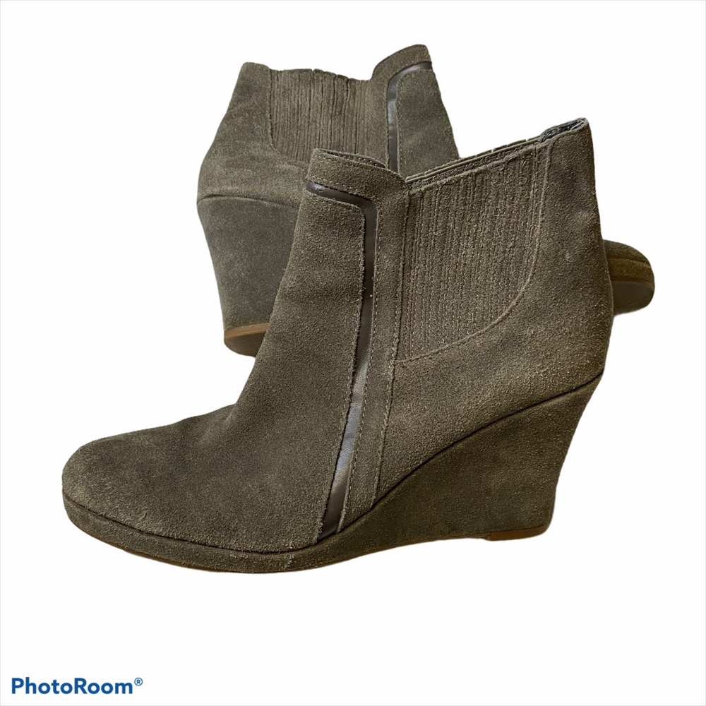 Dolce Vita Suede wedge Ankle Bootie Tan 9.5
